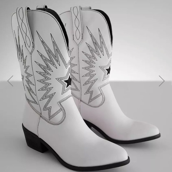 dingo Shoes - Dingo women's size 10 Rockstar boots white/black EUC cowgirl leather boots